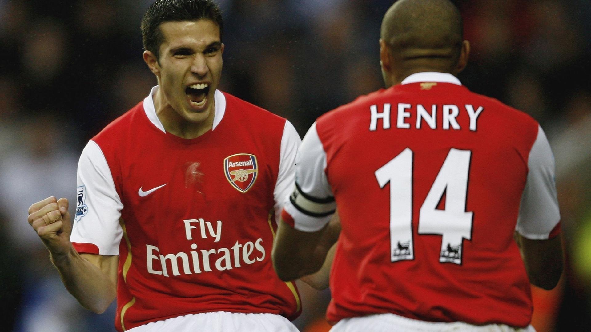 沃尔科特深情发声，国歌响起时，英格兰队心中铭记的两位阿尔兹海默症老人