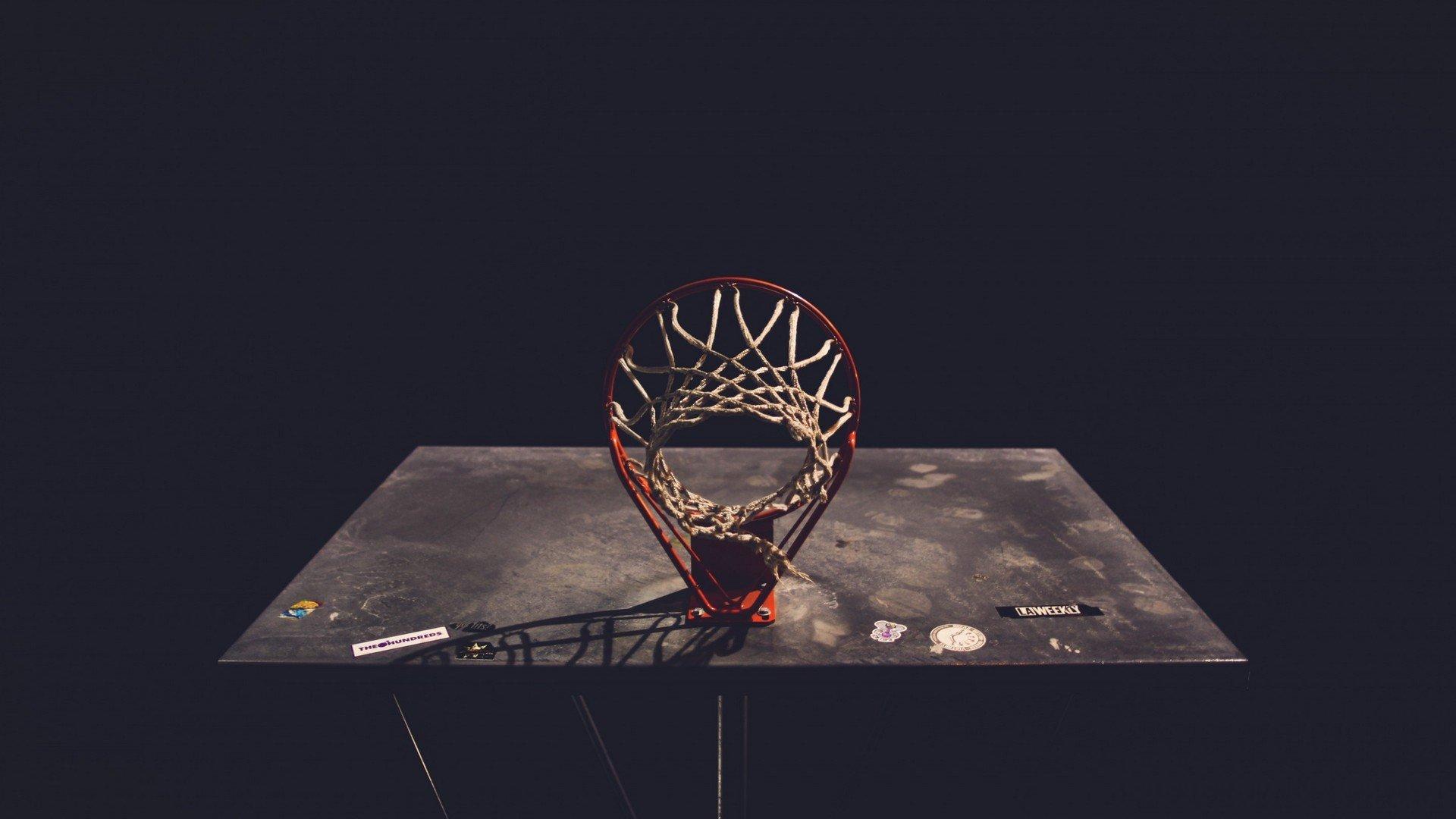 半场战报,萨卡点射破门,阿森纳1-0领先布拉格斯拉维亚